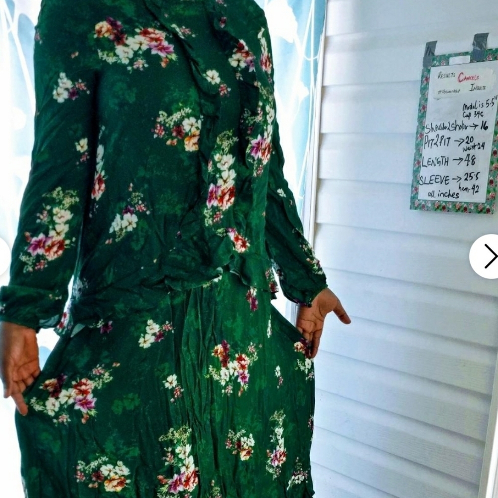 Full length modest Green Floral Maxi dress size 6 with measuremnts